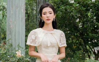 Sự gợi cảm trưởng thành với trang phục ren