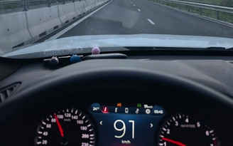 Tài xế có thể 'dính' lỗi chạy quá tốc độ vì dùng tính năng ga tự động