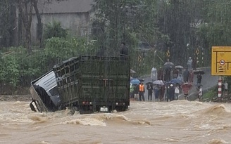 Bác thông tin tìm thấy tài xế bị lũ cuốn mất tích khi vượt ngầm tràn