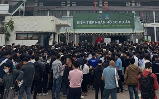 Người dân xếp hàng xuyên đêm mua nhà ở xã hội, Bộ Xây dựng nói gì?