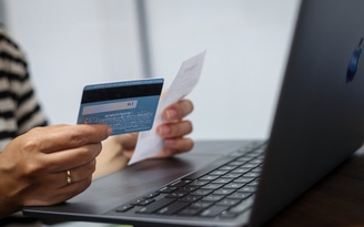 Bất ngờ với lãi suất thẻ tín dụng lên gần 40%/năm