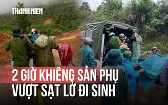 Hành trình 2 giờ vượt đường rừng núi sạt lở khiêng sản phụ đi sinh