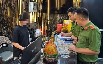 Công an Hà Nội ra quân lập lại trật tự quán bar, karaoke