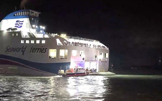 Phà chở gần 270 người mắc cạn trên biển Hàn Quốc suốt 9 giờ