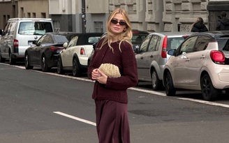 Áo len mặc bên ngoài váy, bản phối dành cho những cô nàng sành điệu