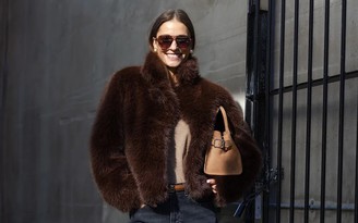 Sức hút của những chiếc quần dài gợi cảm trong mùa này