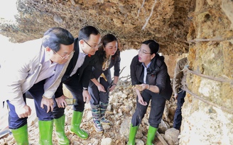 Cầu sông Lô tạm dừng hoạt động, học sinh phải đi vòng 30 km