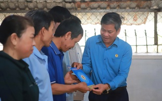 Công đoàn hỗ trợ 1,5 tỉ đồng giúp người lao động Gia Lai sau mưa lũ