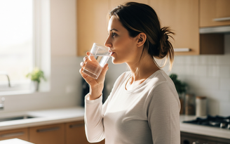 Bác sĩ: Uống nước thế nào mới tốt cho thận?