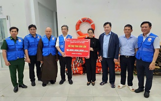 TP.HCM trao 10 tỉ đồng, 500 tấn hàng hóa hỗ trợ Đắk Lắk