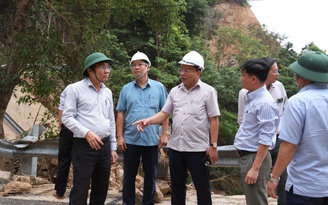 Đèo Khánh Lê có 42 điểm sạt lở, hơn 104.000 m³ đất đá tràn xuống đường