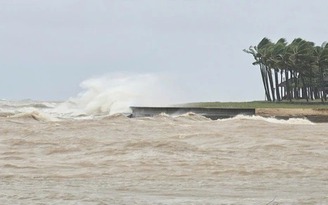 Biển Đông thời tiết rất xấu, gió giật tới cấp 10, sóng 2,5 - 7 m do không khí lạnh