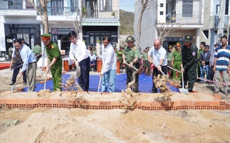 'Thiên tai rút tới đâu, nhà xây xong đến đó': Bộ Công an hỗ trợ 1 tỉ đồng cho Gia Lai