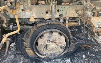 Gia Lai: Cháy xe container trong đêm, đầu xe bị thiêu rụi