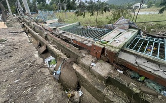 Sau lũ ở Nha Trang: Công trình sụp đổ lộ rõ không có một cây sắt