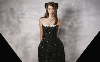 Tỏa sáng trong những bữa tiệc cuối năm cùng trang phục đính kết