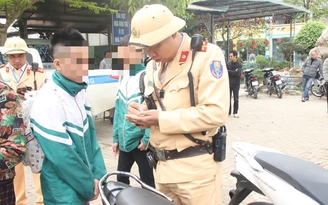 CSGT xử phạt gần 2.000 học sinh và 156 phụ huynh trong 1 ngày