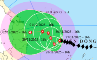 Tin bão số 15 mới nhất: Gió giật cấp 15, 'có thể lật úp tàu thuyền'