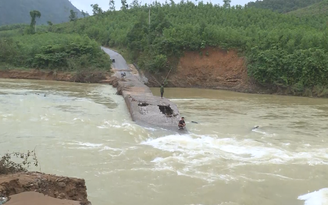 Đường sá vùng cao Quảng Trị hư hỏng nặng sau mưa lũ