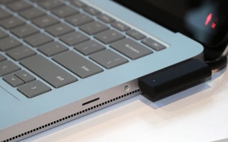 Laptop cao cấp ngày càng ít cổng kết nối