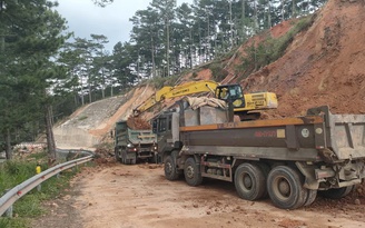 Gấp rút phục hồi các tuyến đường sau mưa bão