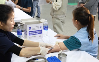 Công đoàn và công an khám bệnh miễn phí cho công nhân tại 7 địa phương