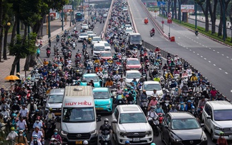 Sốt ruột với kẹt xe