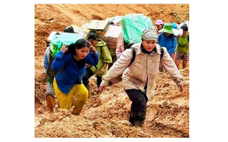 Gùi yêu thương vào vùng núi lở