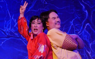 ‘Quạ hồng tung cánh’: Chiếc gương soi chiếu lòng tham