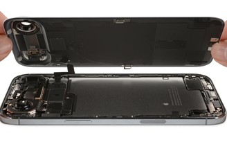 Tại sao pin iPhone và Galaxy vẫn mãi 'bé hạt tiêu'?