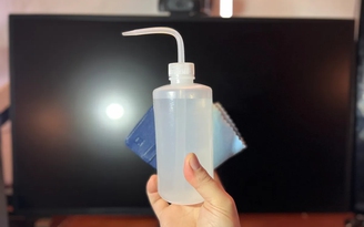 Cảnh báo nước lau kính có thể làm hỏng màn hình TV