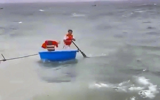 Chủ tịch nước tặng Huân chương Dũng cảm cho hai ngư dân Lý Sơn cứu người trong bão