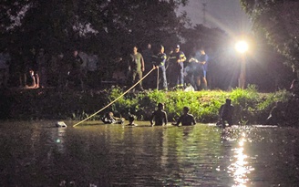 Tìm thấy thi thể 2 thiếu niên dưới nhánh sông Rạch Tra, TP.HCM