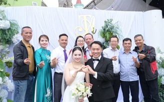 Cha cô dâu tặng món quà đặc biệt: Màn múa võ karate gây bất ngờ ở đám cưới