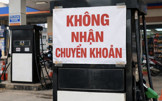 Clip rút lại xăng đã bơm vì không nhận chuyển khoản: Cách ứng xử gây tranh cãi