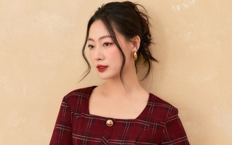 Lên đồ đón Giáng sinh ‘chuẩn không cần chỉnh’ với sắc đỏ