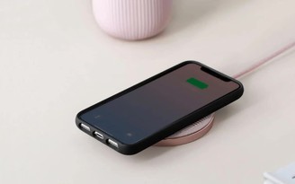 Sạc có dây vẫn 'ăn đứt' dù sạc không dây tiện lợi hơn