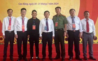 Chung dòng máu Lạc Hồng: Cán bộ trẻ người Mông 
giúp bản nghèo thay đổi