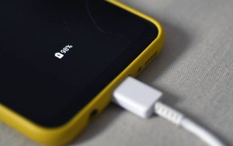 Quan niệm 'không sạc điện thoại qua đêm' đã lỗi thời?