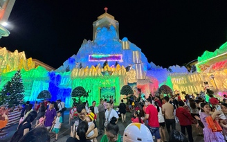 Xóm đạo lớn nhất TP.HCM: 4 km đường Phạm Thế Hiển có 5 nhà thờ rực rỡ mùa Giáng sinh