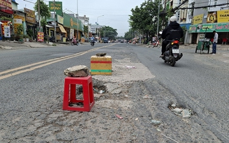 Đường lún thành hố sâu