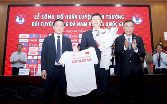 HLV Kim Sang-sik lần đầu nhắc đến hợp đồng: ‘Tôi sẽ nói chuyện với Chủ tịch VFF…’