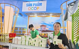 Người dân TP.HCM vui tết tây, đón tết ta cùng nông sản Ocop