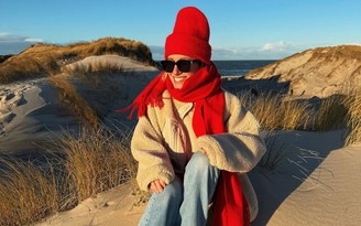 Sắc đỏ là điểm nhấn hoàn hảo cho trang phục mùa cuối năm