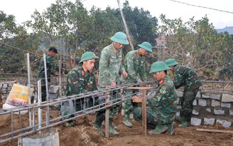 Tái thiết vùng rốn lũ: Những mái nhà nghĩa tình hồi sinh bên dòng Đa Nhim