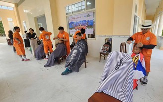 Đi khắp nơi cắt tóc 0 đồng