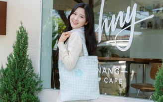 Sức hút từ sự mộc mạc của những chiếc túi tote hiện đại
