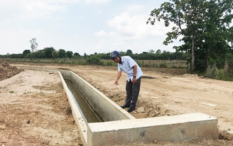 Thủy lợi ngàn tỉ đầy nước, ruộng vẫn khát