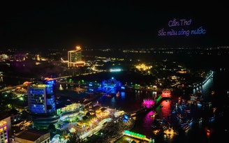 Đông nghịt người xem khai mạc lễ hội văn hóa sông nước Cần Thơ