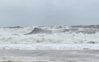 Không khí lạnh gây rét từ miền Bắc vào Huế, Biển Đông gió giật cấp 8